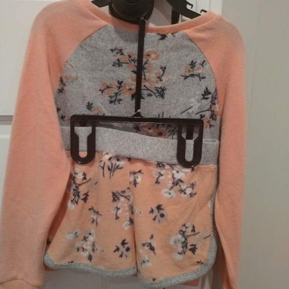 New girls lounge set - Picture 2 of 4